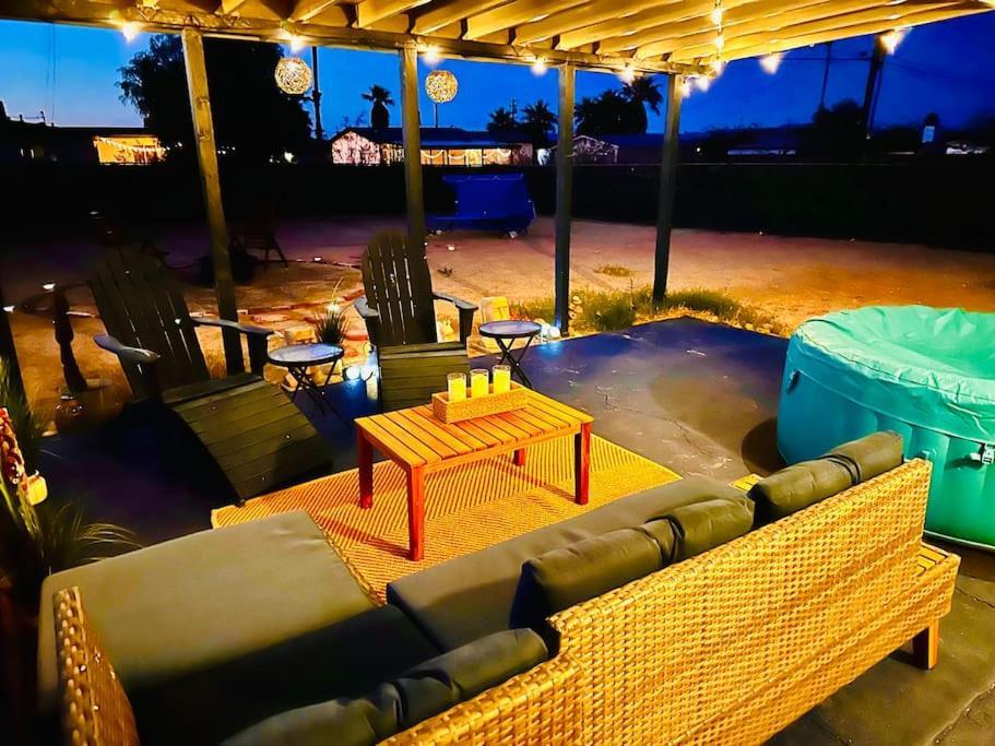 The Desert Monroe-Hot Tub-Firepit-Games-By Joshua Tree National Park Twentynine Palms Εξωτερικό φωτογραφία